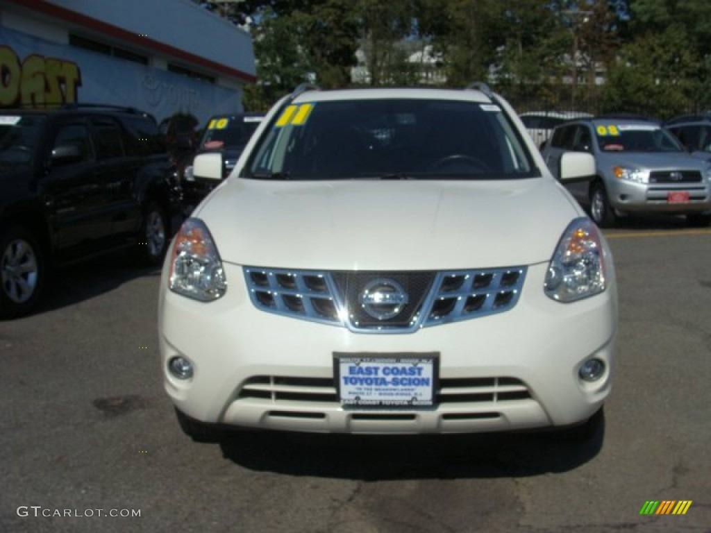 2011 Rogue SL AWD - Pearl White / Black photo #2