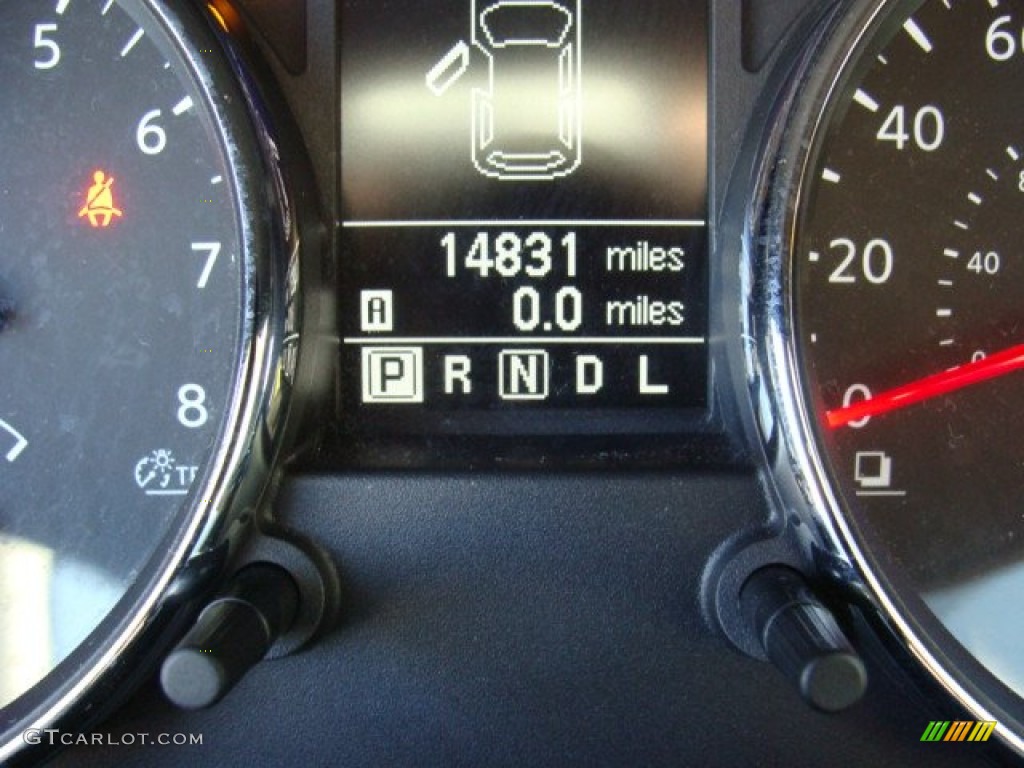 2011 Rogue SL AWD - Pearl White / Black photo #10