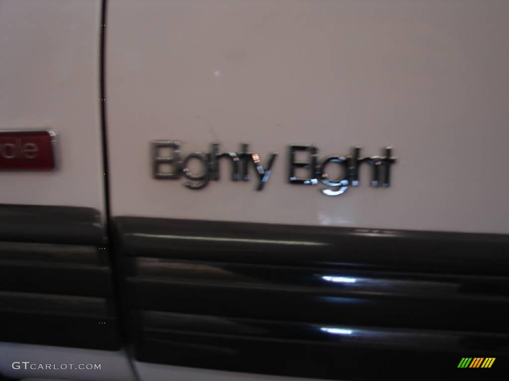 1993 Eighty-Eight Royale - Bright White / Gray photo #24