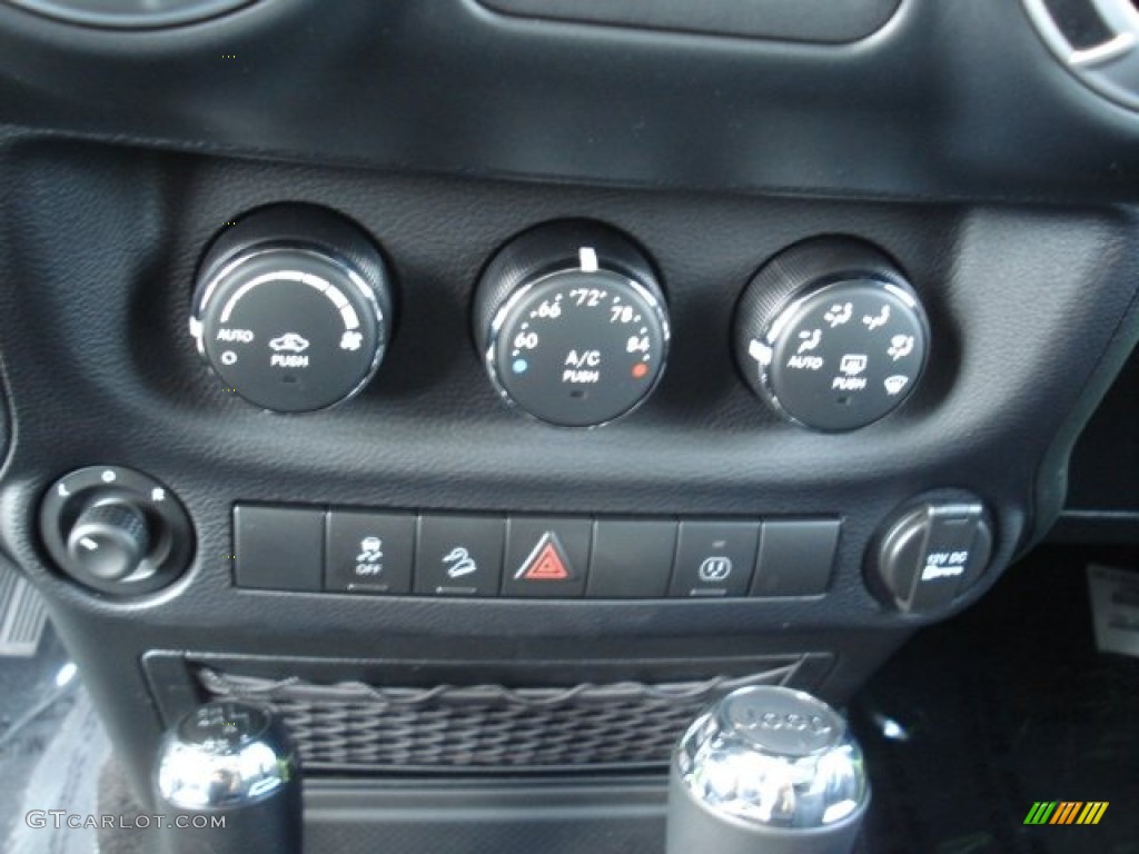 2013 Wrangler Unlimited Sahara 4x4 - Gecko Green Pearl / Black photo #17