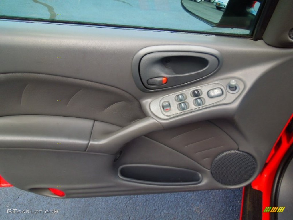2000 Grand Am SE Sedan - Bright Red / Dark Taupe photo #10