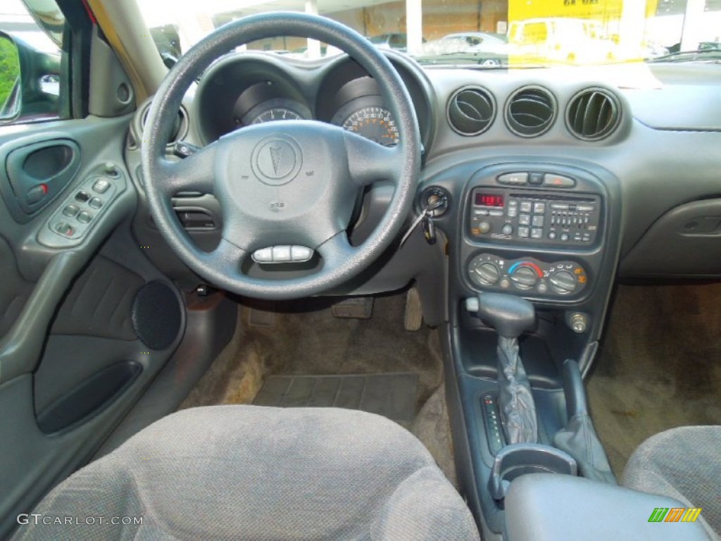 2000 Grand Am SE Sedan - Bright Red / Dark Taupe photo #16