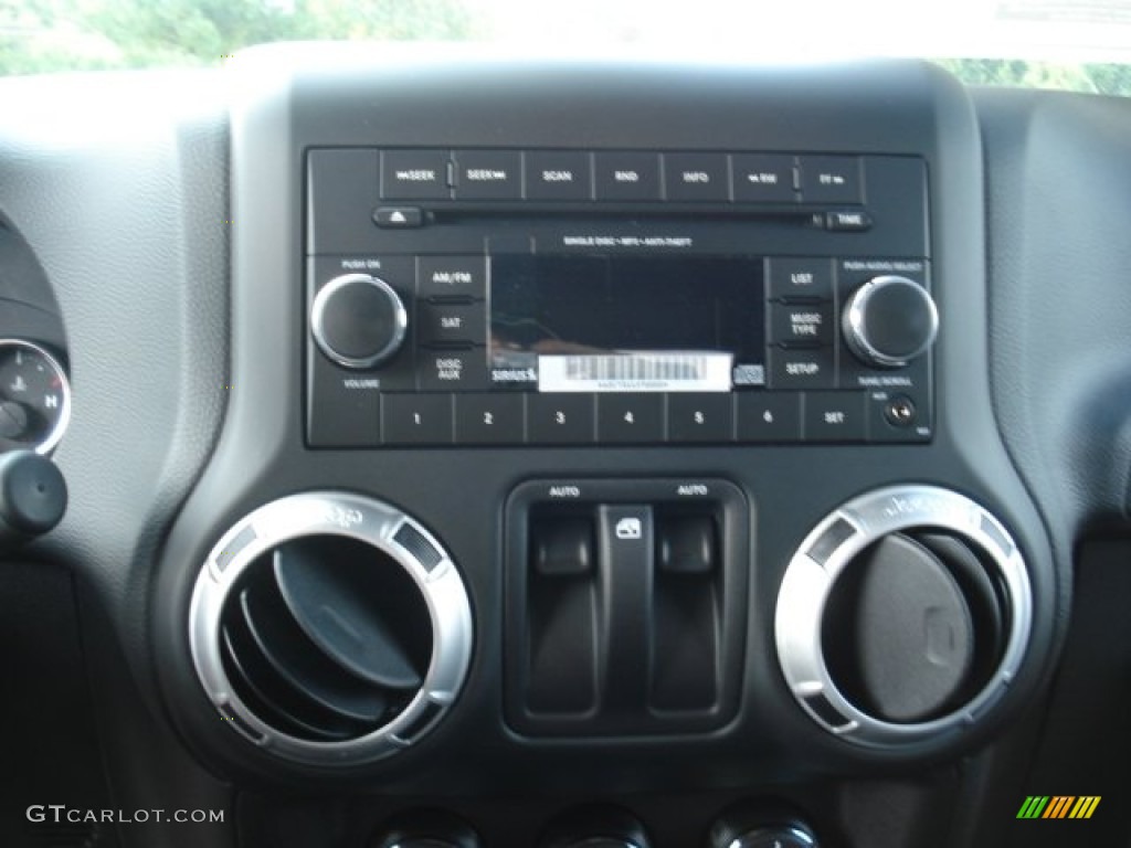 2013 Jeep Wrangler Rubicon 4x4 Controls Photo #71812149