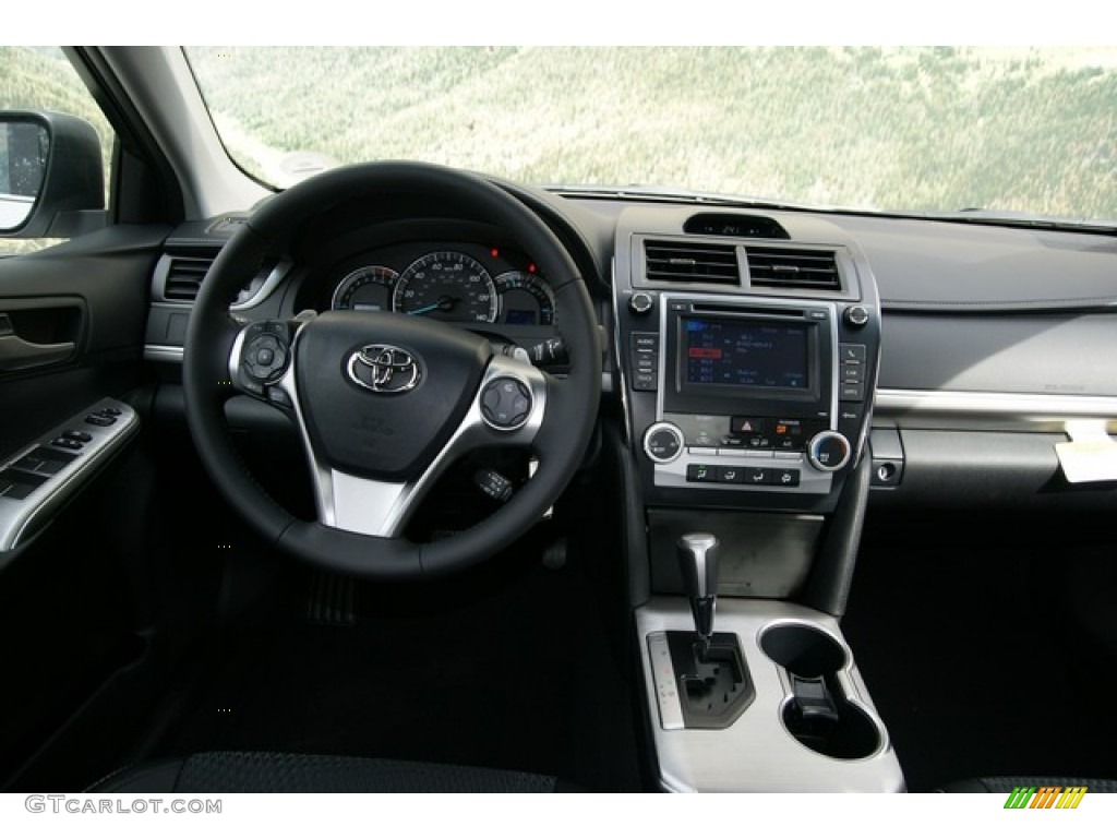 2012 Toyota Camry SE Black Dashboard Photo #71812524