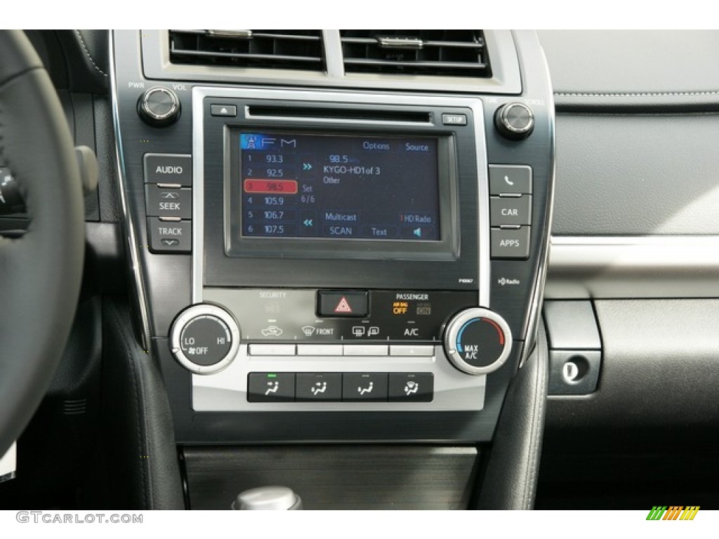 2012 Toyota Camry SE Controls Photo #71812533