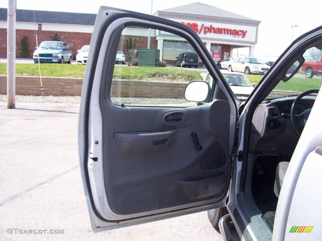 2003 F150 XL Regular Cab 4x4 - Silver Metallic / Dark Graphite Grey photo #17