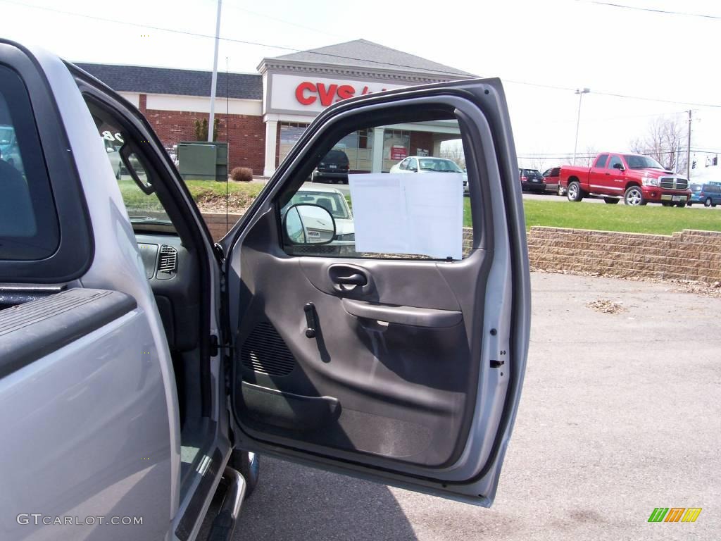 2003 F150 XL Regular Cab 4x4 - Silver Metallic / Dark Graphite Grey photo #18