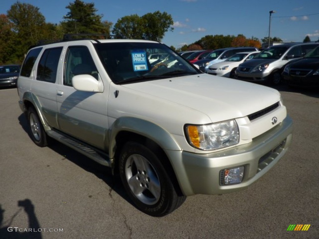 2001 QX4 4x4 - Dover White / Stone Beige photo #1