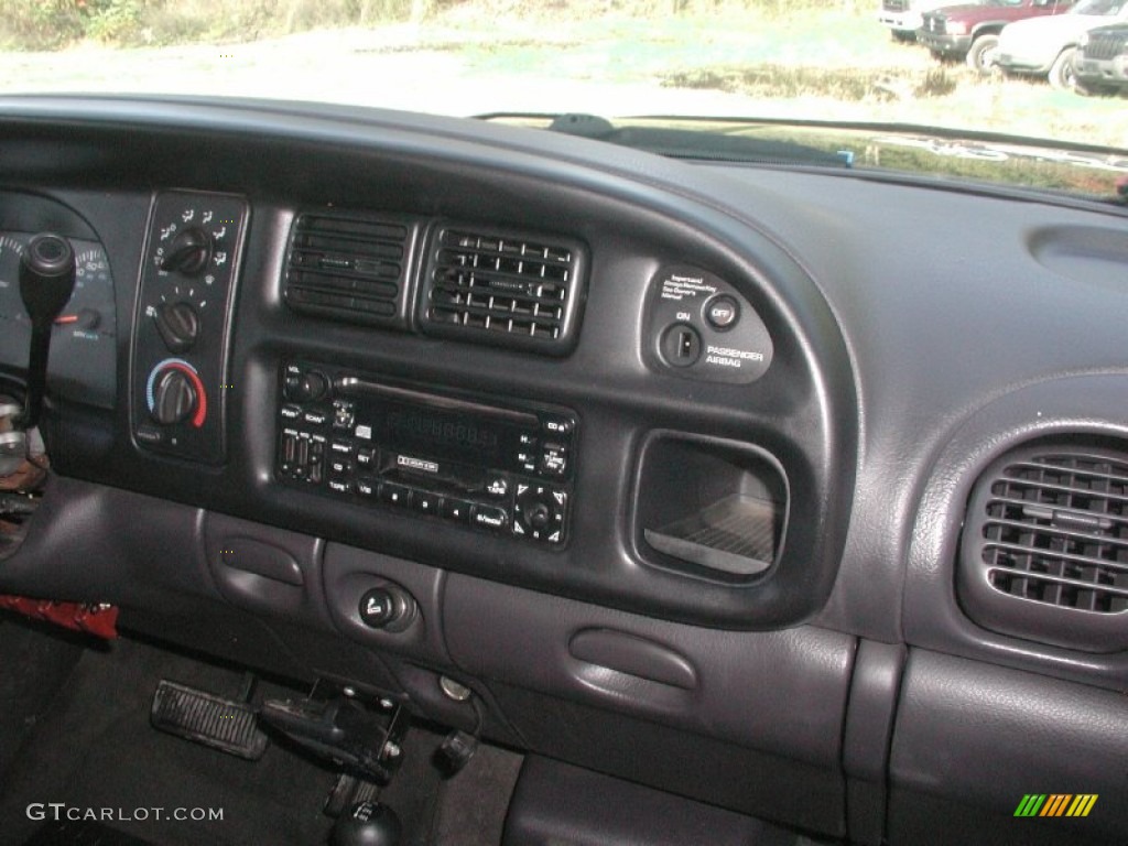 2001 Ram 2500 ST Quad Cab 4x4 - Black / Mist Gray photo #58