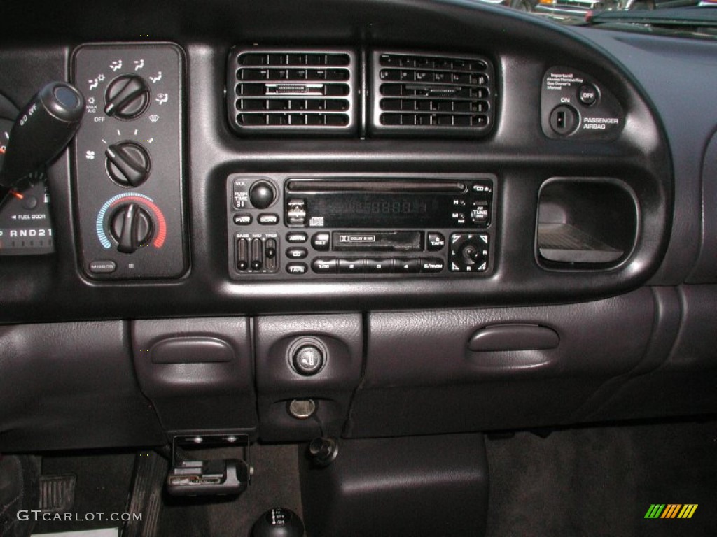 2001 Dodge Ram 2500 ST Quad Cab 4x4 Controls Photo #71827017