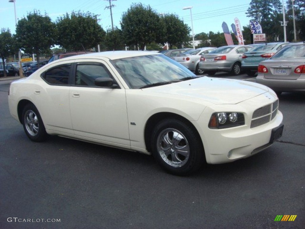 2008 Charger SE - Cool Vanilla Clear Coat / Dark Slate Gray photo #2