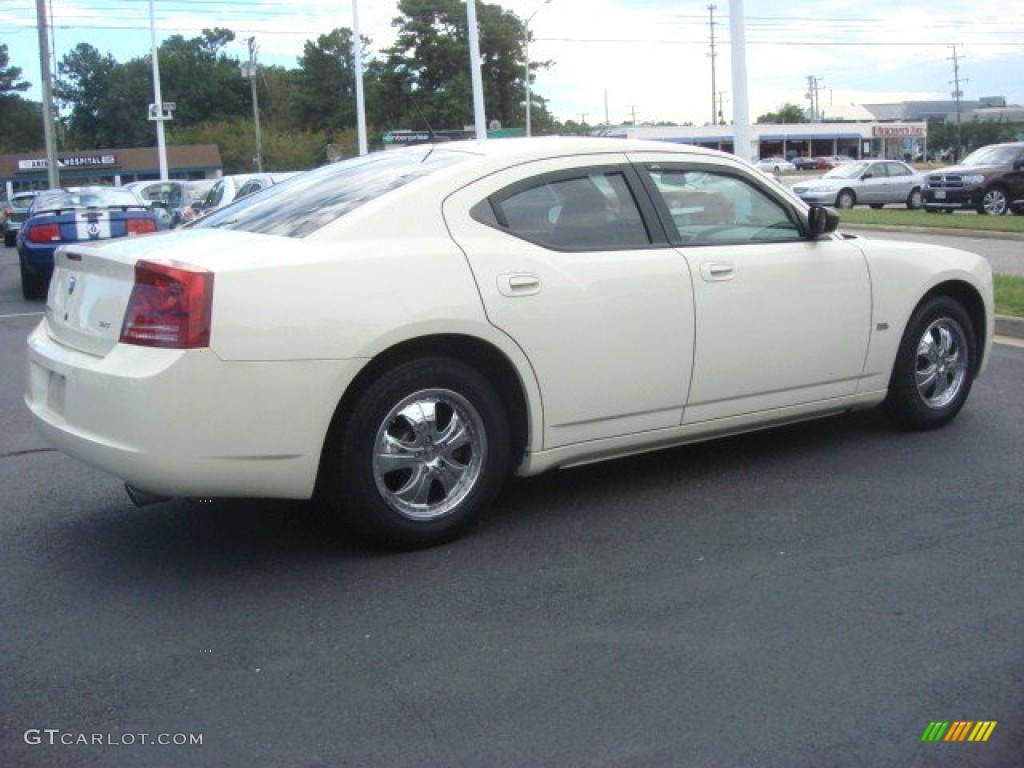 2008 Charger SE - Cool Vanilla Clear Coat / Dark Slate Gray photo #3