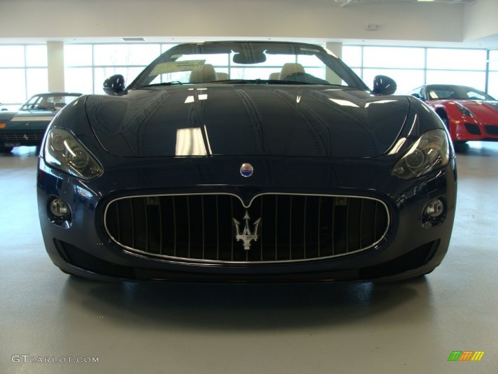 2011 GranTurismo Convertible GranCabrio - Blu Oceano (Blue Metallic) / Pearl Beige photo #2