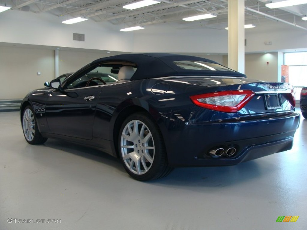 2011 GranTurismo Convertible GranCabrio - Blu Oceano (Blue Metallic) / Pearl Beige photo #31