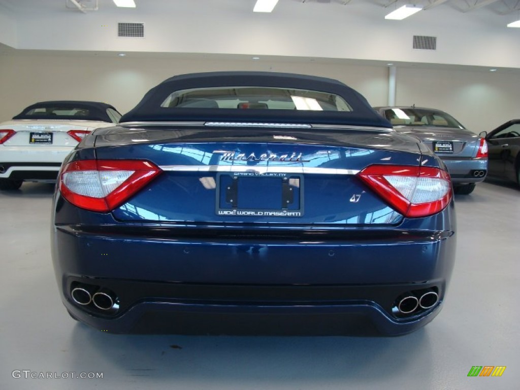 2011 GranTurismo Convertible GranCabrio - Blu Oceano (Blue Metallic) / Pearl Beige photo #32