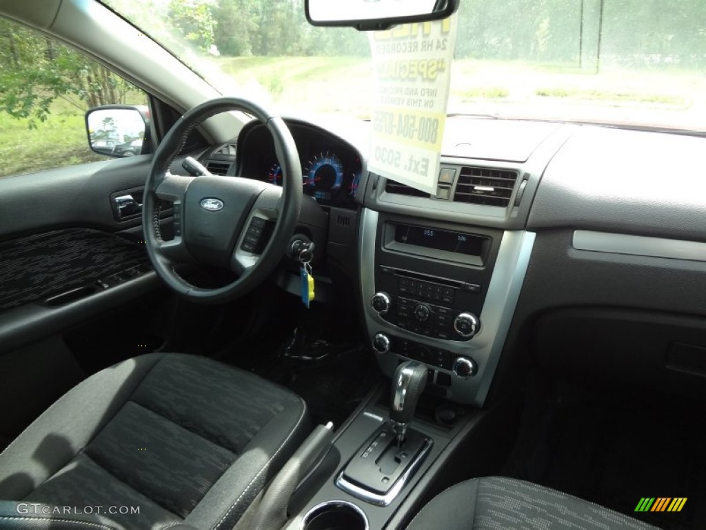 2010 Fusion SE V6 - Sangria Red Metallic / Charcoal Black photo #11