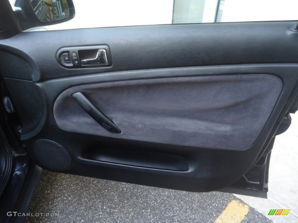 1999 Volkswagen Passat GLS Wagon Black Door Panel Photo #71835617