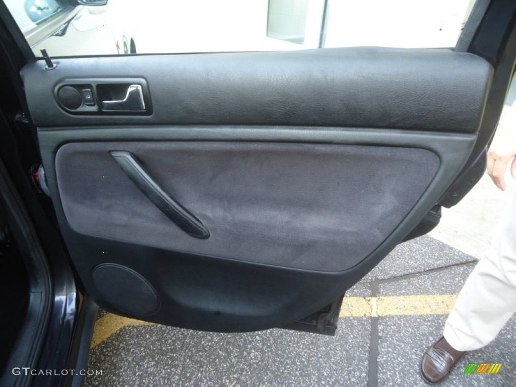 1999 Volkswagen Passat GLS Wagon Black Door Panel Photo #71835638