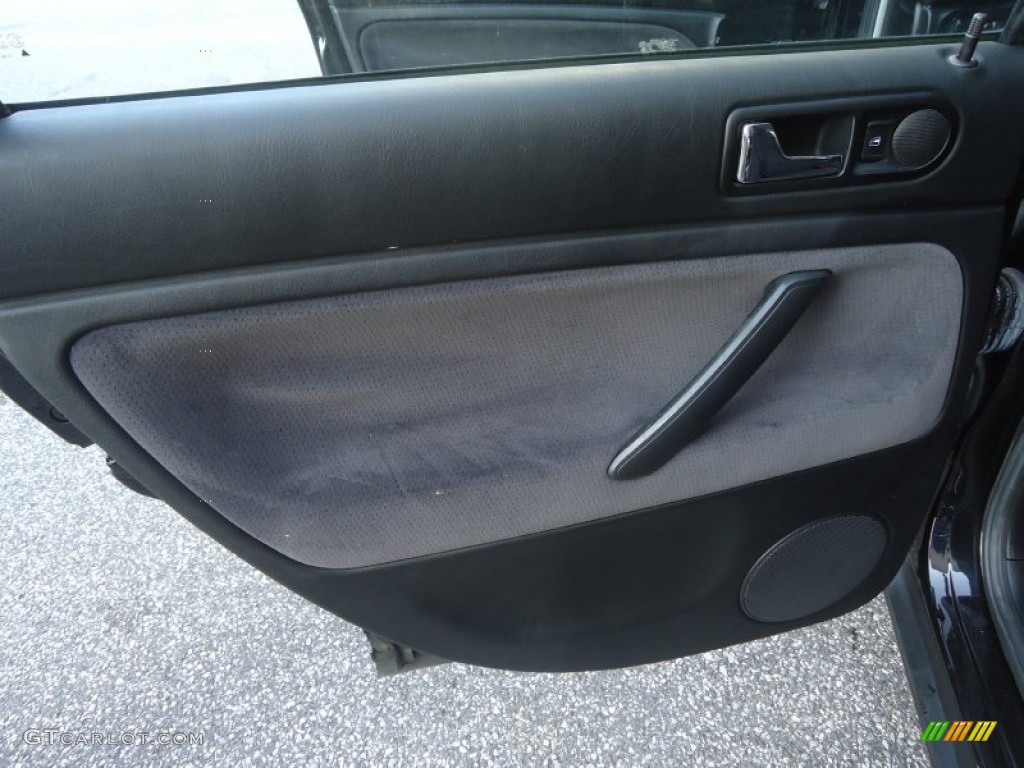 1999 Volkswagen Passat GLS Wagon Door Panel Photos