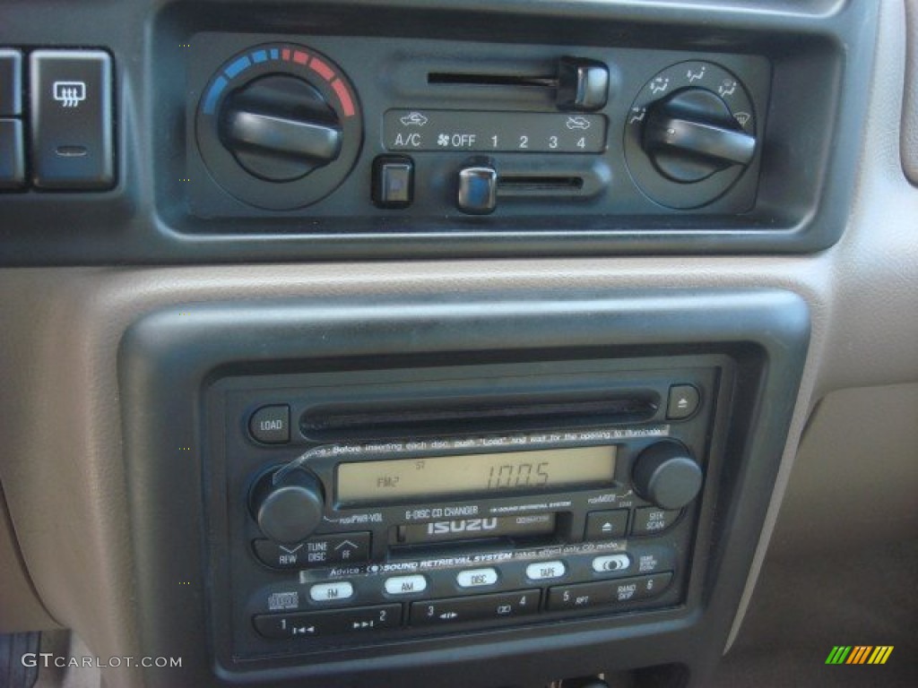 2002 Isuzu Rodeo LS Controls Photos