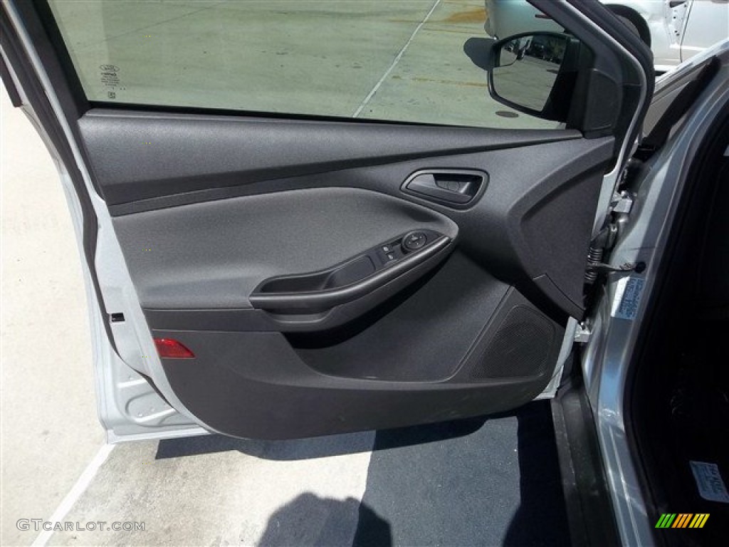 2013 Focus S Sedan - Ingot Silver / Charcoal Black photo #25