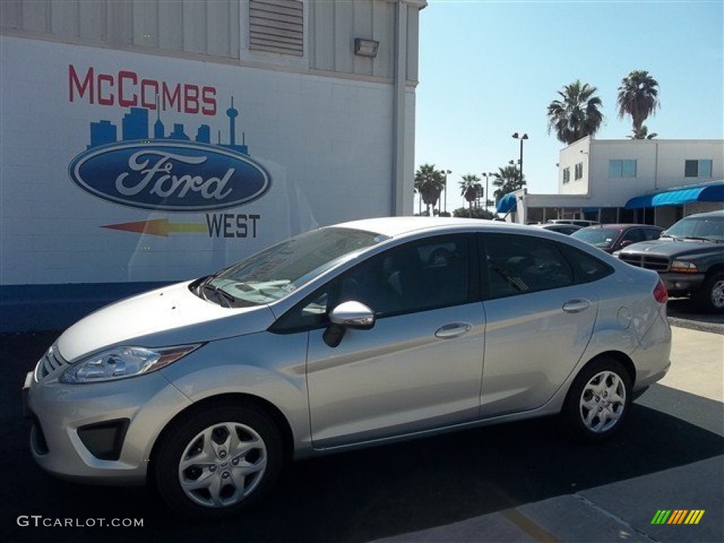 2013 Fiesta SE Sedan - Ingot Silver / Charcoal Black/Light Stone photo #1