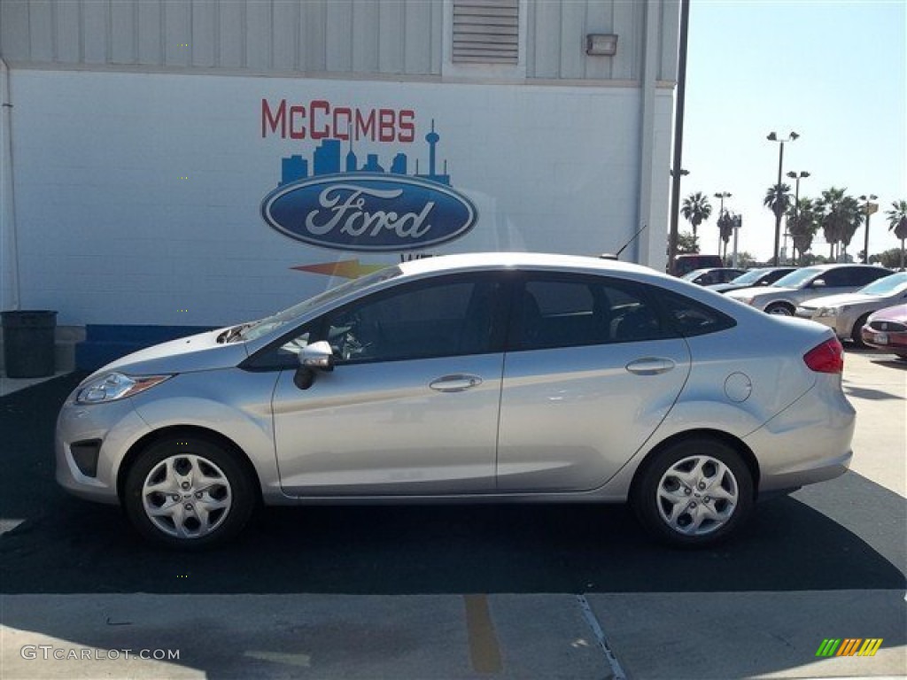 2013 Fiesta SE Sedan - Ingot Silver / Charcoal Black/Light Stone photo #2