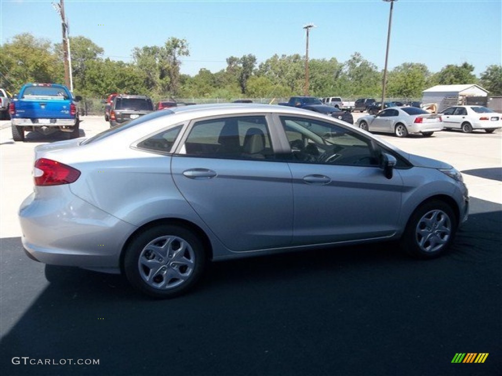 2013 Fiesta SE Sedan - Ingot Silver / Charcoal Black/Light Stone photo #10