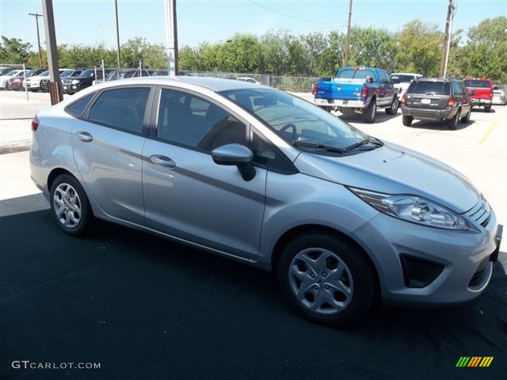 2013 Fiesta SE Sedan - Ingot Silver / Charcoal Black/Light Stone photo #11