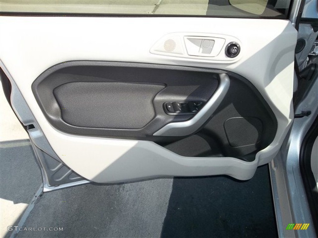 2013 Fiesta SE Sedan - Ingot Silver / Charcoal Black/Light Stone photo #25