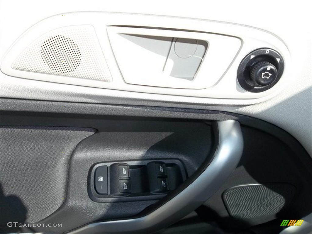 2013 Fiesta SE Sedan - Ingot Silver / Charcoal Black/Light Stone photo #26