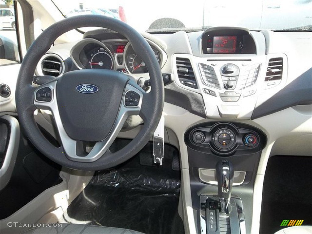 2013 Fiesta SE Sedan - Ingot Silver / Charcoal Black/Light Stone photo #39