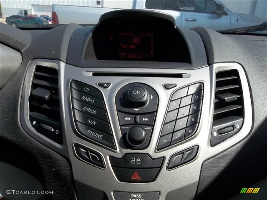 2013 Fiesta SE Sedan - Ingot Silver / Charcoal Black/Light Stone photo #40