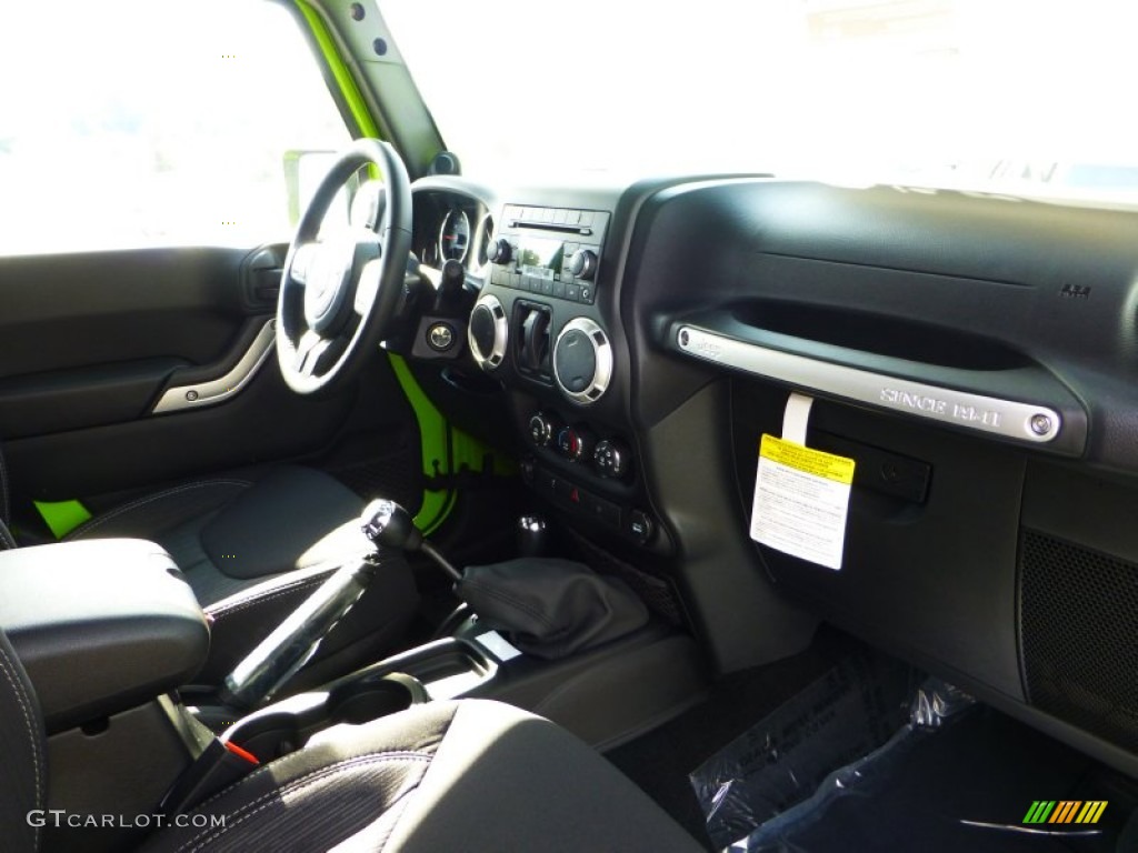 2013 Wrangler Rubicon 4x4 - Gecko Green / Black photo #9