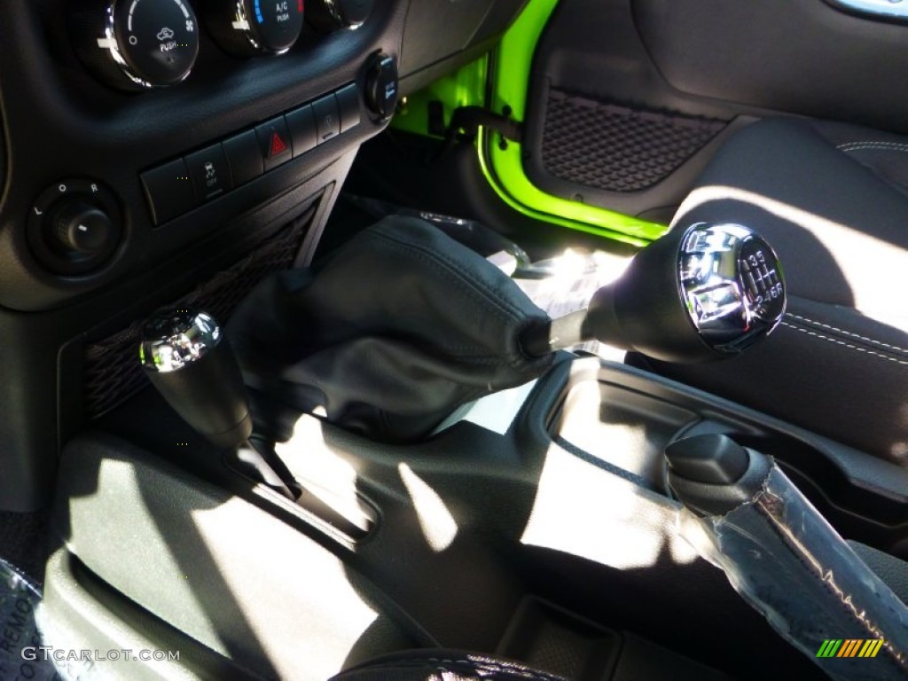 2013 Wrangler Rubicon 4x4 - Gecko Green / Black photo #16