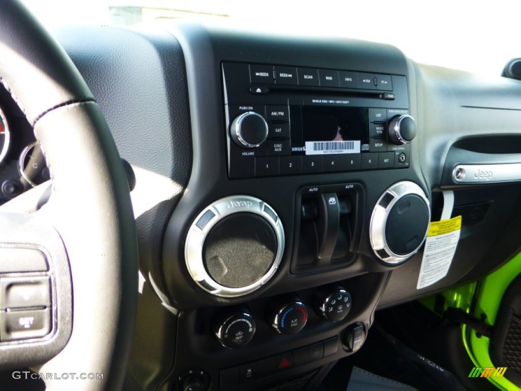 2013 Wrangler Rubicon 4x4 - Gecko Green / Black photo #18