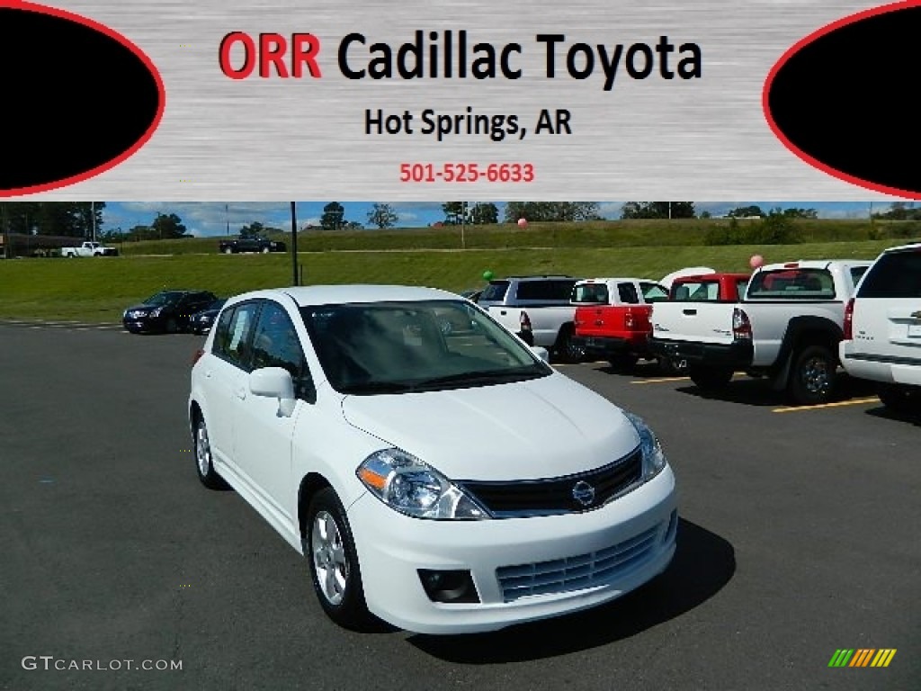 Fresh Powder White Nissan Versa