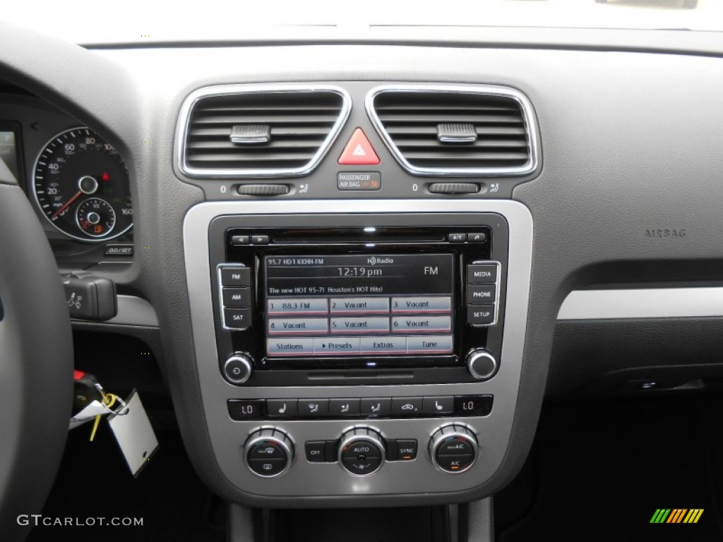 2013 Volkswagen Eos Komfort Controls Photo #71864967