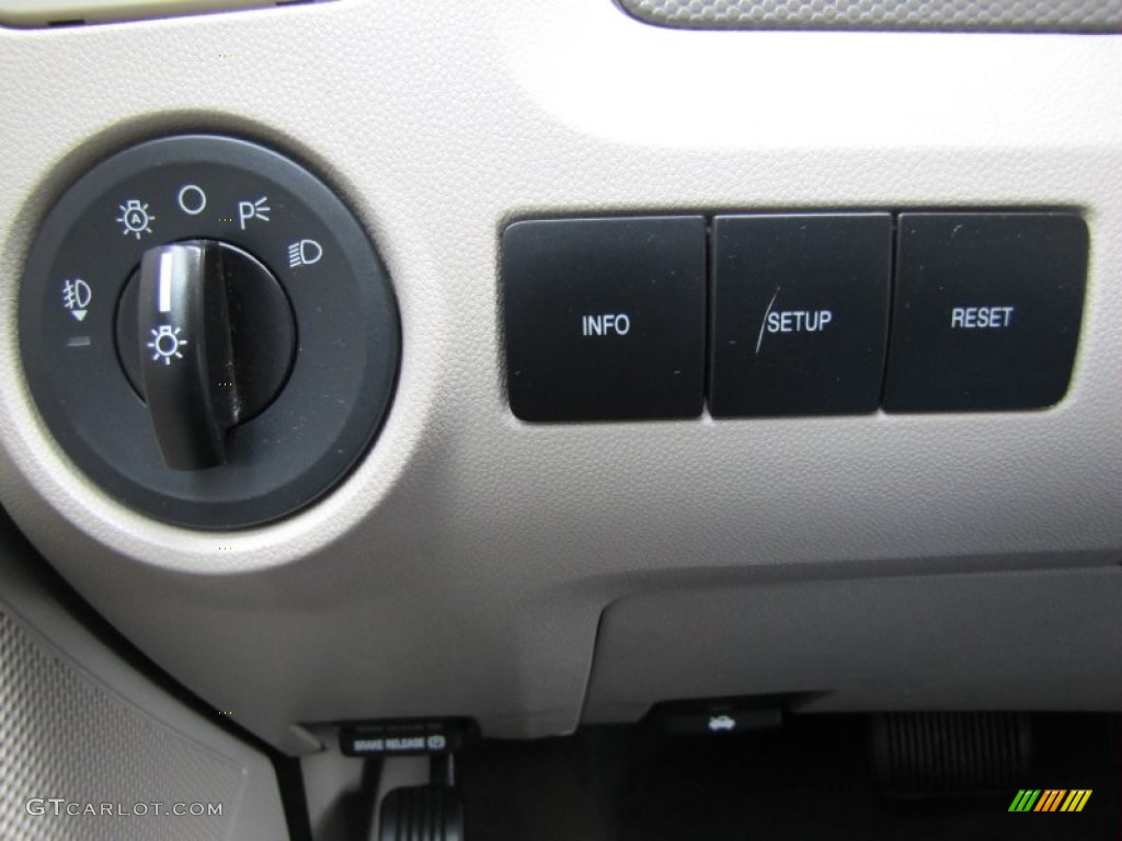 2011 Escape XLT 4WD - White Suede / Stone photo #17