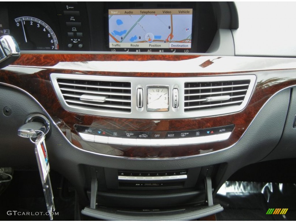 2013 Mercedes-Benz S 550 Sedan Controls Photo #71866578