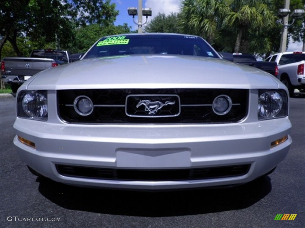 2006 Mustang V6 Premium Coupe - Satin Silver Metallic / Dark Charcoal photo #4