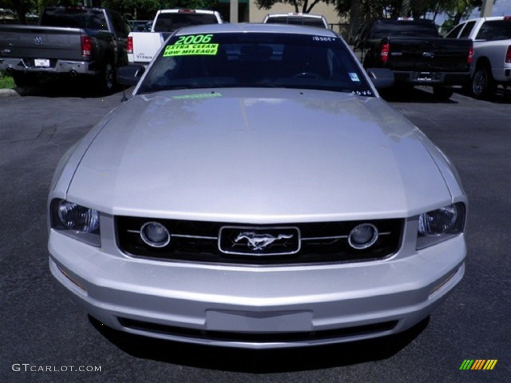 2006 Mustang V6 Premium Coupe - Satin Silver Metallic / Dark Charcoal photo #6