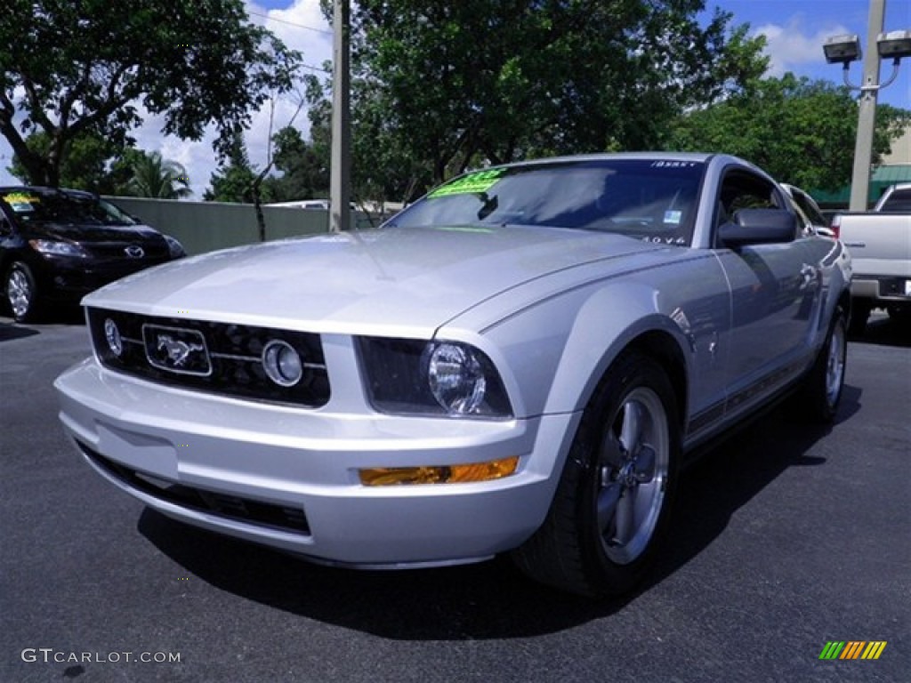 2006 Mustang V6 Premium Coupe - Satin Silver Metallic / Dark Charcoal photo #9
