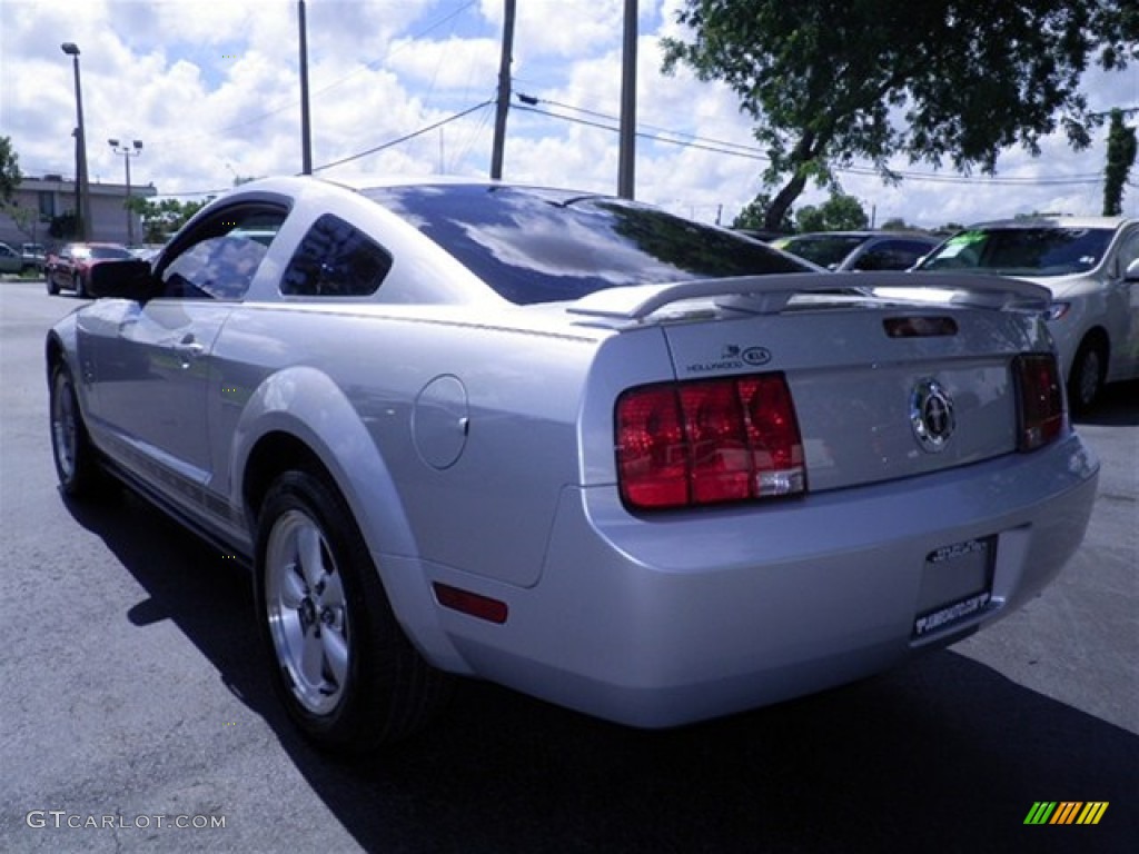 2006 Mustang V6 Premium Coupe - Satin Silver Metallic / Dark Charcoal photo #11