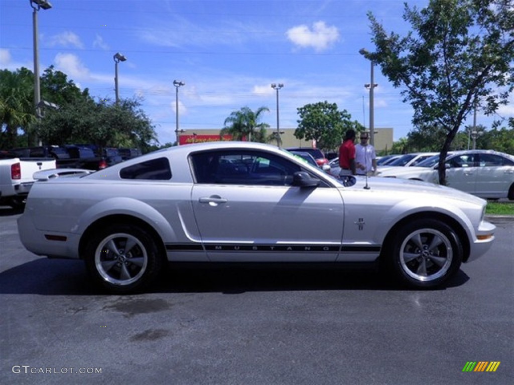 2006 Mustang V6 Premium Coupe - Satin Silver Metallic / Dark Charcoal photo #19