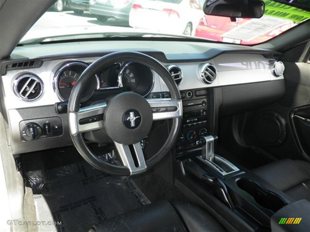 2006 Mustang V6 Premium Coupe - Satin Silver Metallic / Dark Charcoal photo #28