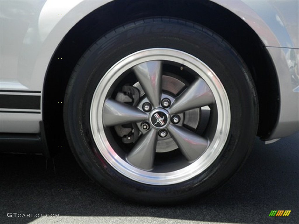 2006 Mustang V6 Premium Coupe - Satin Silver Metallic / Dark Charcoal photo #37