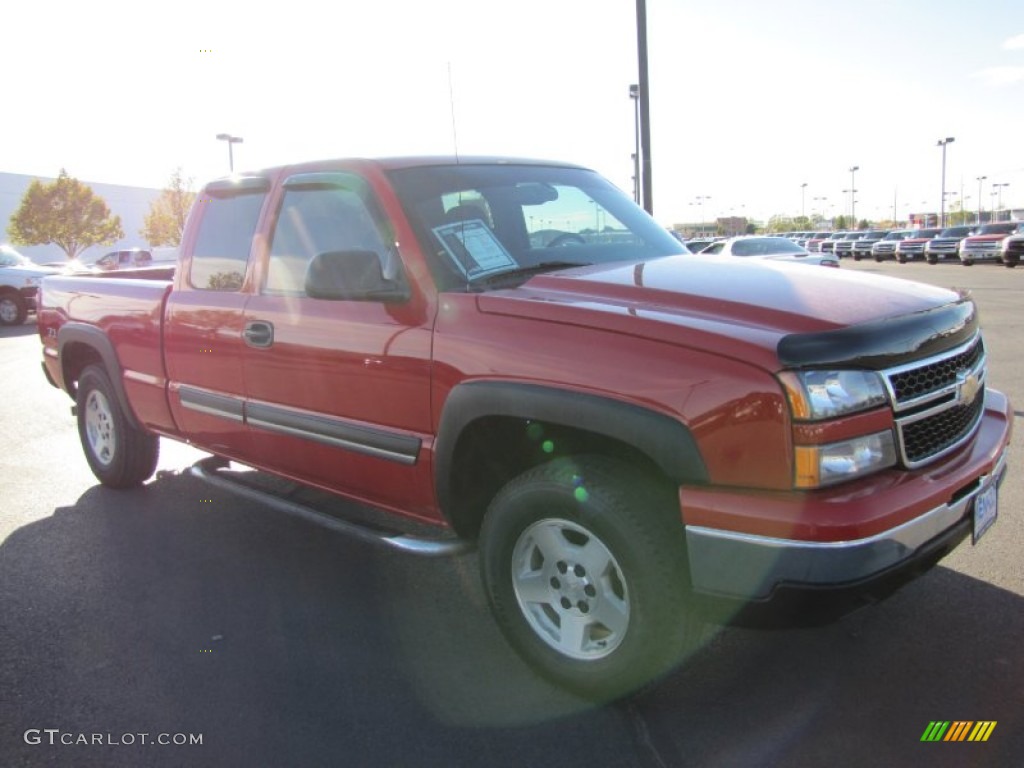 2007 Silverado 1500 Classic Z71 Extended Cab 4x4 - Victory Red / Dark Charcoal photo #7