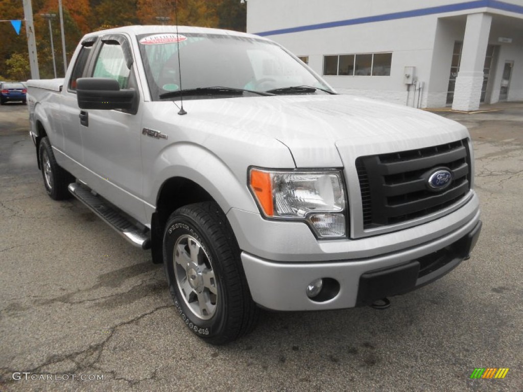 2010 F150 STX SuperCab 4x4 - Ingot Silver Metallic / Medium Stone photo #3