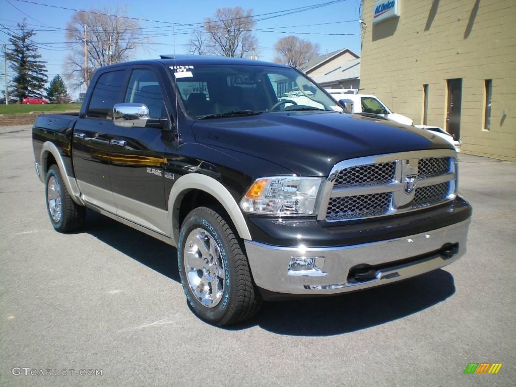 2009 Ram 1500 Laramie Crew Cab 4x4 - Brilliant Black Crystal Pearl / Dark Slate Gray photo #16